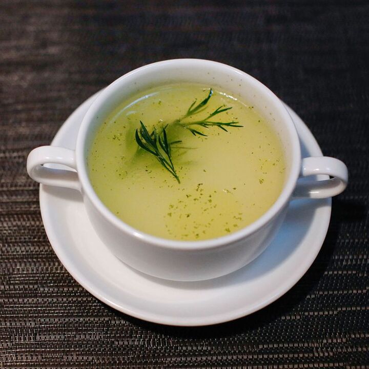 Chicken broth is included in the diet of 6 petals in the diet of the third day. 